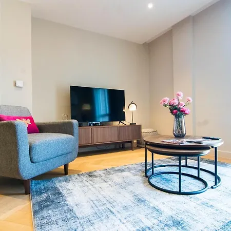 Entire 1 Bed - Number 39 - The Cosy Collection Ltd