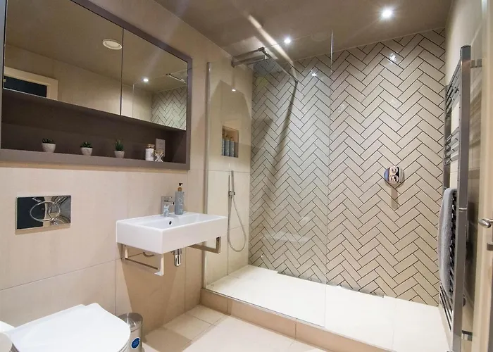 Entire 1 Bed - Number 39 - The Cosy Collection Ltd *