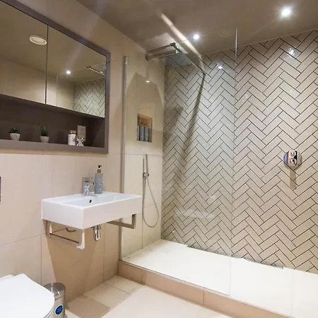 Entire 1 Bed - Number 39 - The Cosy Collection Ltd *